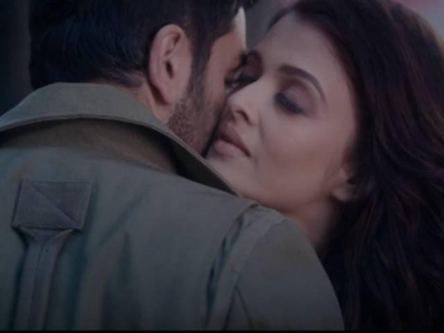 Aishwarya Rai Bachchan Romance Scenes in Movie upset Amitabh