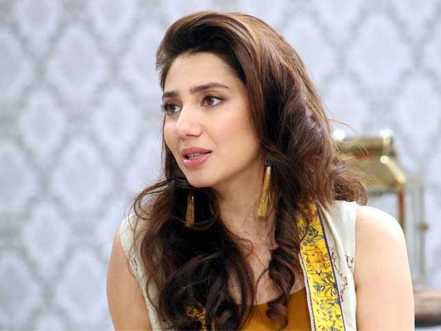 Mahira Wept because of not allowed to promot Raees Movie