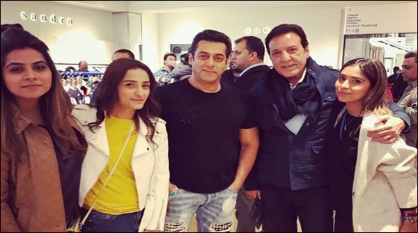 Salman Khan Meeting Pakistani Celebrities