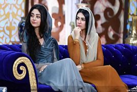 Sara Khan With Her Beautiful Sister Aisha Khan