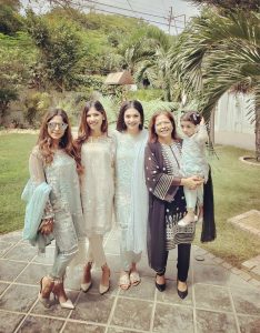 Sanam Jung With Her Family On First Day Eid Ul Fitr