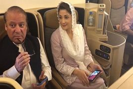 Mayram Nawaz and Nawaz Sharif in Plane Last Moments