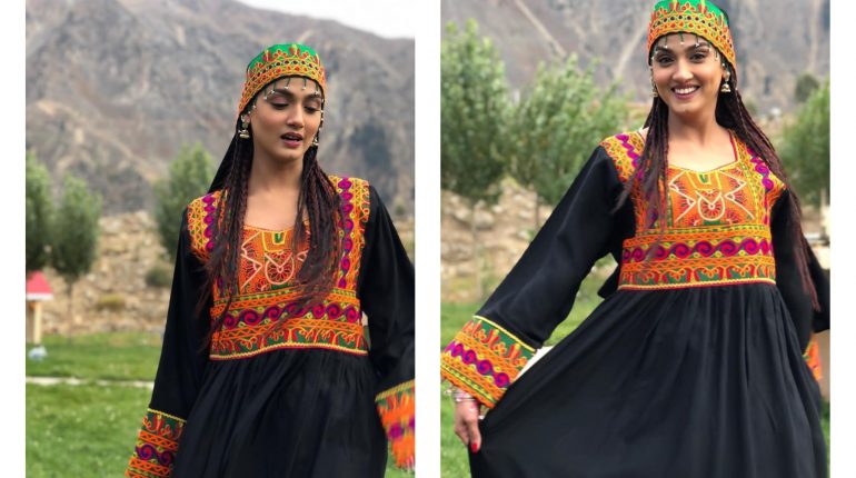 Kiran Tabeer posing on the set of her upcoming drama serial!