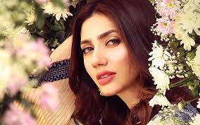 Mahira Khan Latest Pictures on Set of Superstar